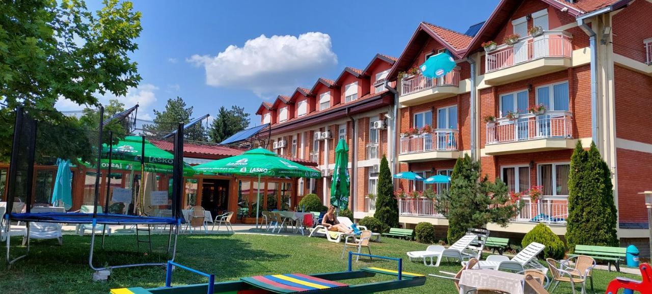 Hotel Ravni Gaj Knic Buitenkant foto