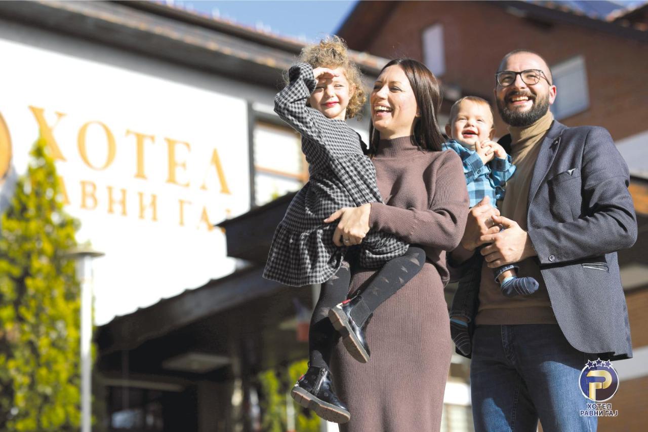 Hotel Ravni Gaj Knic Buitenkant foto