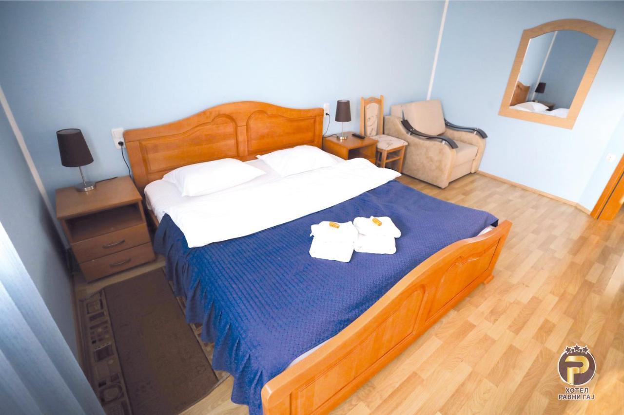 Hotel Ravni Gaj Knic Buitenkant foto