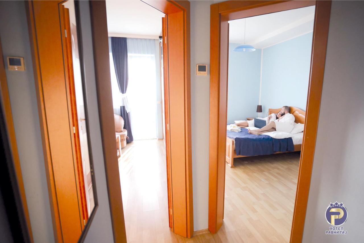 Hotel Ravni Gaj Knic Buitenkant foto