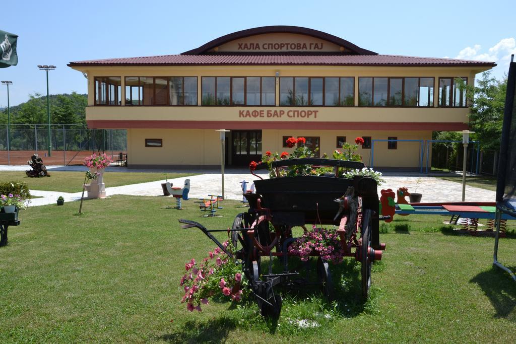 Hotel Ravni Gaj Knic Buitenkant foto