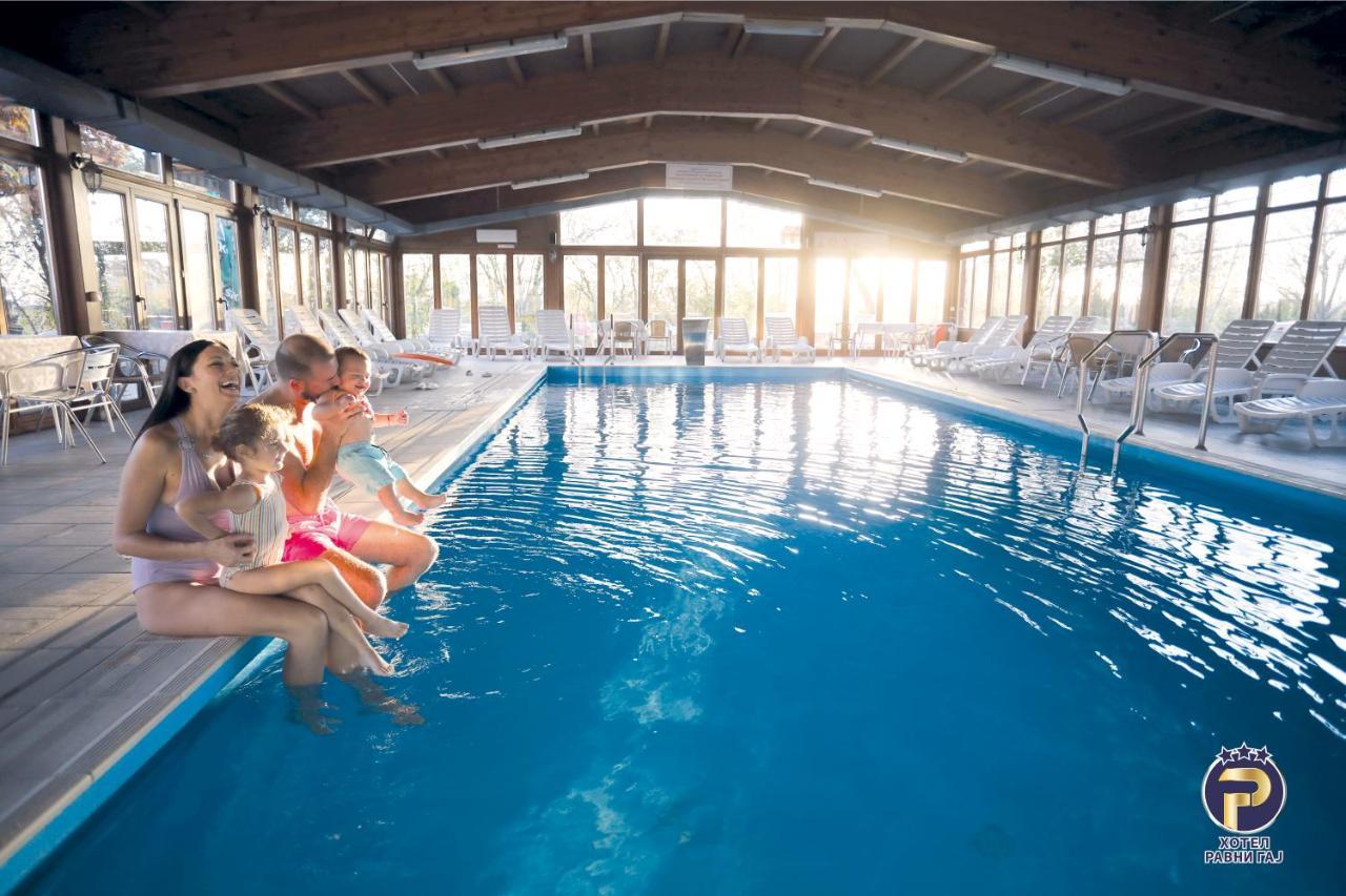 Hotel Ravni Gaj Knic Buitenkant foto