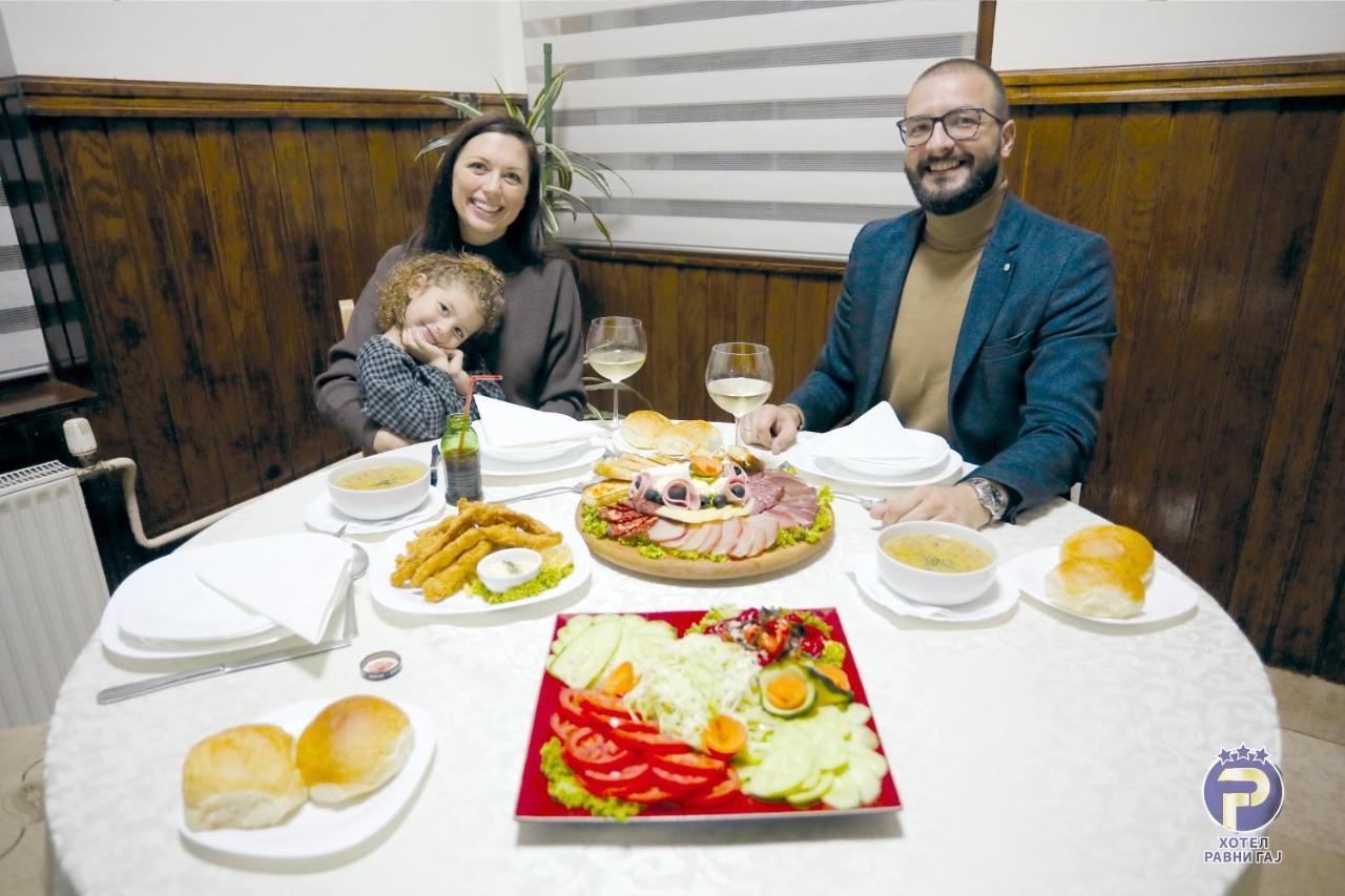Hotel Ravni Gaj Knic Buitenkant foto