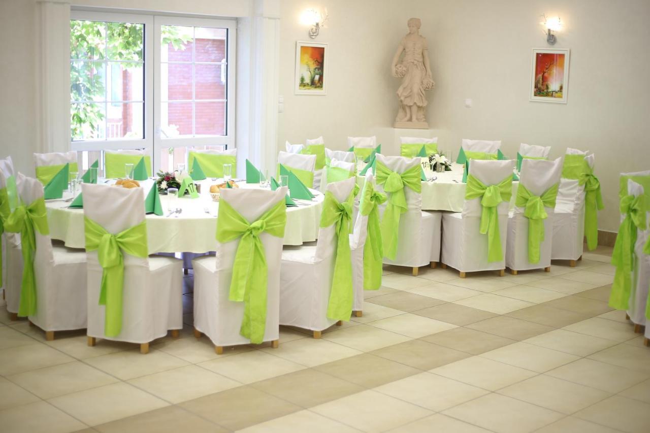 Hotel Ravni Gaj Knic Buitenkant foto