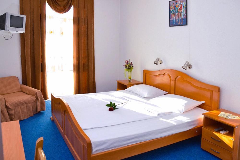 Hotel Ravni Gaj Knic Buitenkant foto