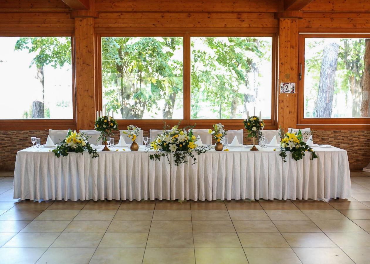 Hotel Ravni Gaj Knic Buitenkant foto