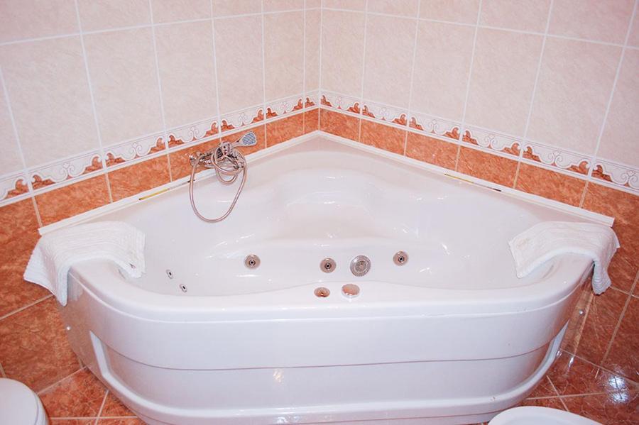 Hotel Ravni Gaj Knic Buitenkant foto