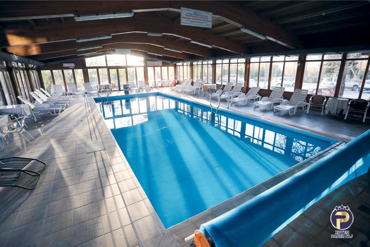 Hotel Ravni Gaj Knic Buitenkant foto