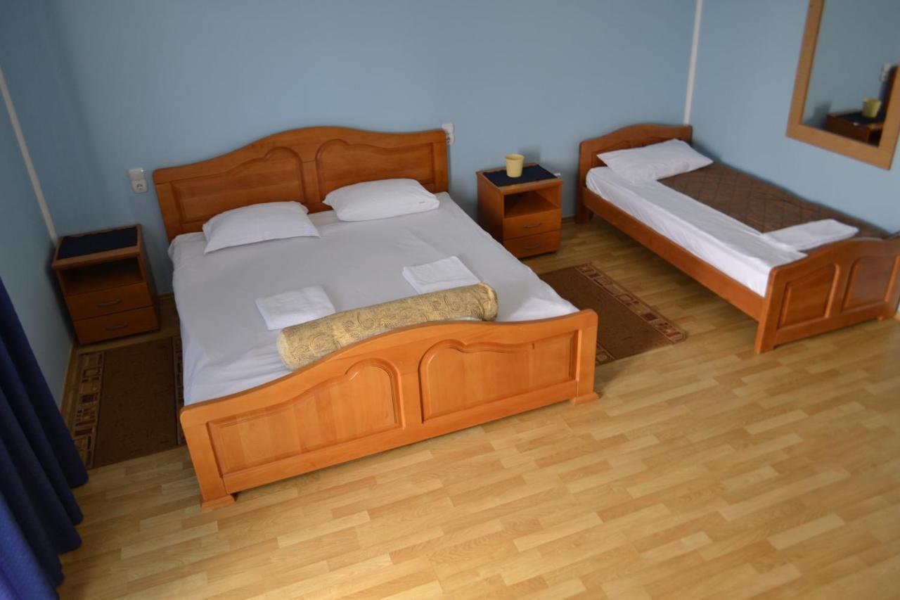 Hotel Ravni Gaj Knic Buitenkant foto