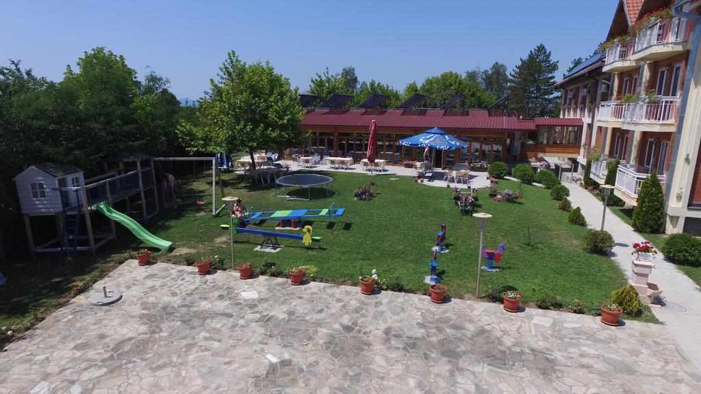 Hotel Ravni Gaj Knic Buitenkant foto