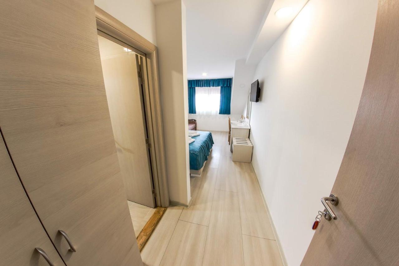 Hotel Ravni Gaj Knic Buitenkant foto