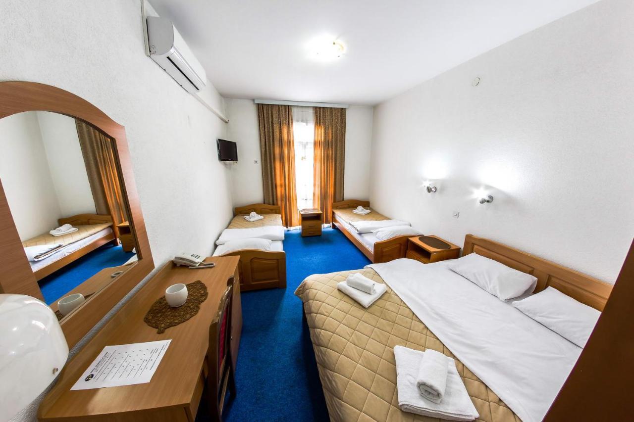 Hotel Ravni Gaj Knic Buitenkant foto