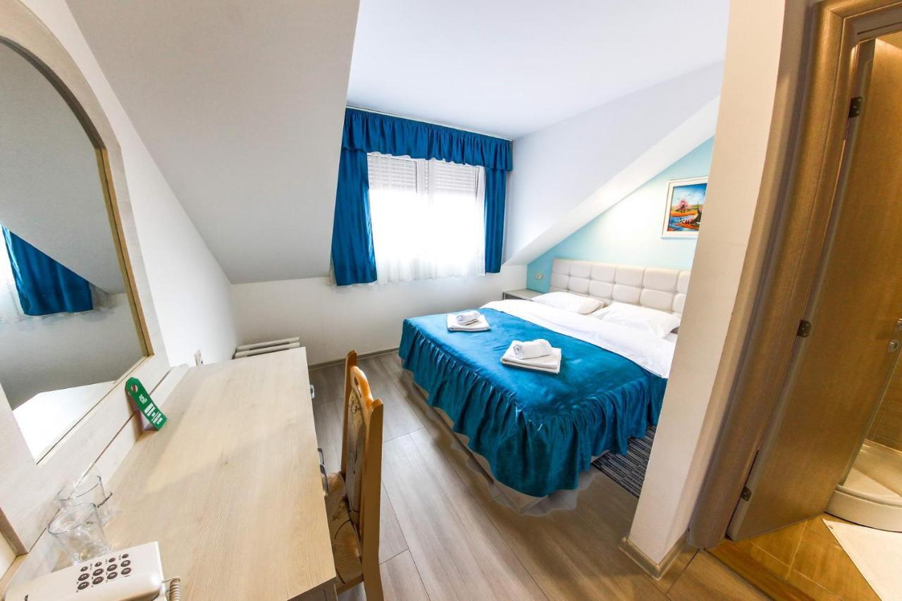 Hotel Ravni Gaj Knic Buitenkant foto